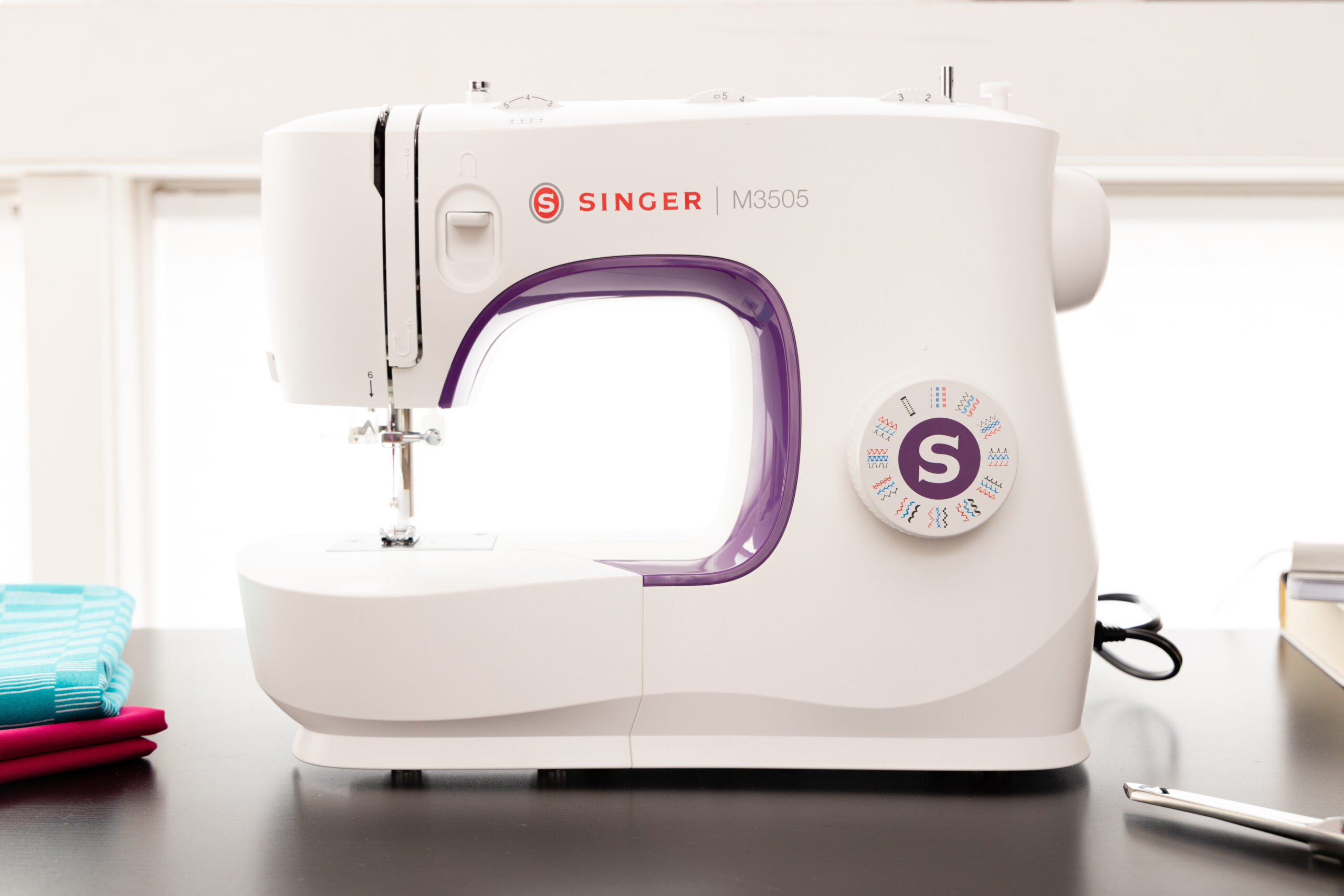Máquina de Coser Singer M3505C 32 Puntadas Ojal Automático - Imagen 5
