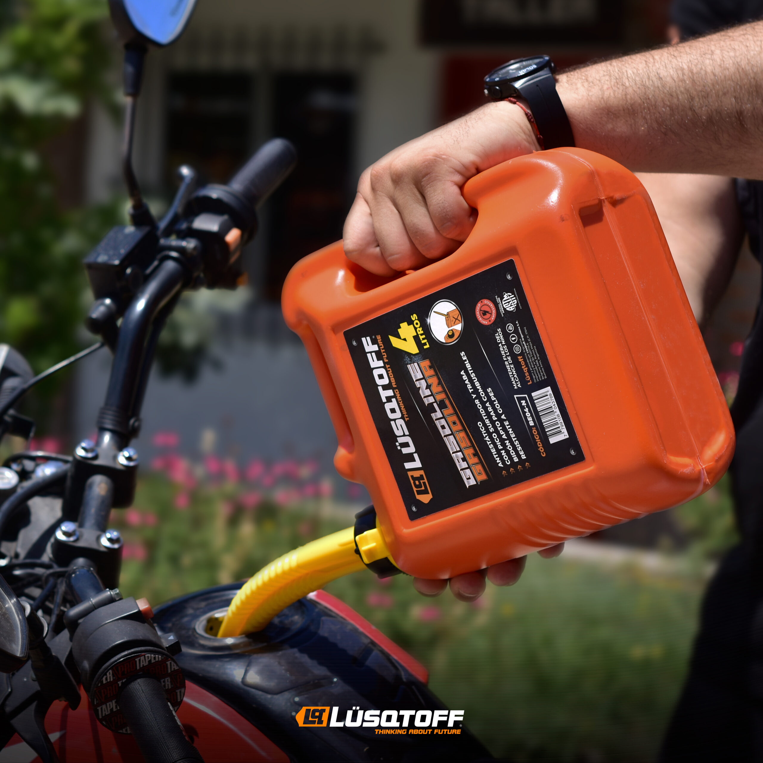 Bidón para Combustible Lüsqtoff BE04 4 Litros con Pico Surtidor - Imagen 2